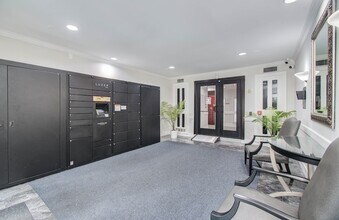 355 N Post Oak Ln, Unit 637 in Houston, TX - Foto de edificio - Building Photo