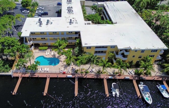 815 Middle River Dr, Unit 115 in Fort Lauderdale, FL - Foto de edificio - Building Photo