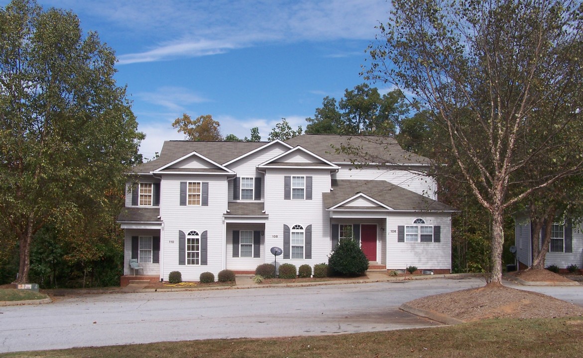 106-118 Huntress Dr in Greer, SC - Building Photo