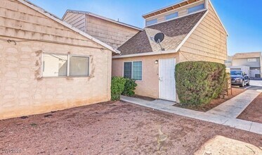 5128 Garden Ln in Las Vegas, NV - Foto de edificio - Building Photo