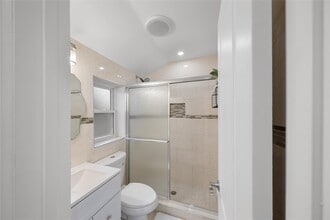 230-09 Edgewood Ave in Queens, NY - Building Photo - Building Photo