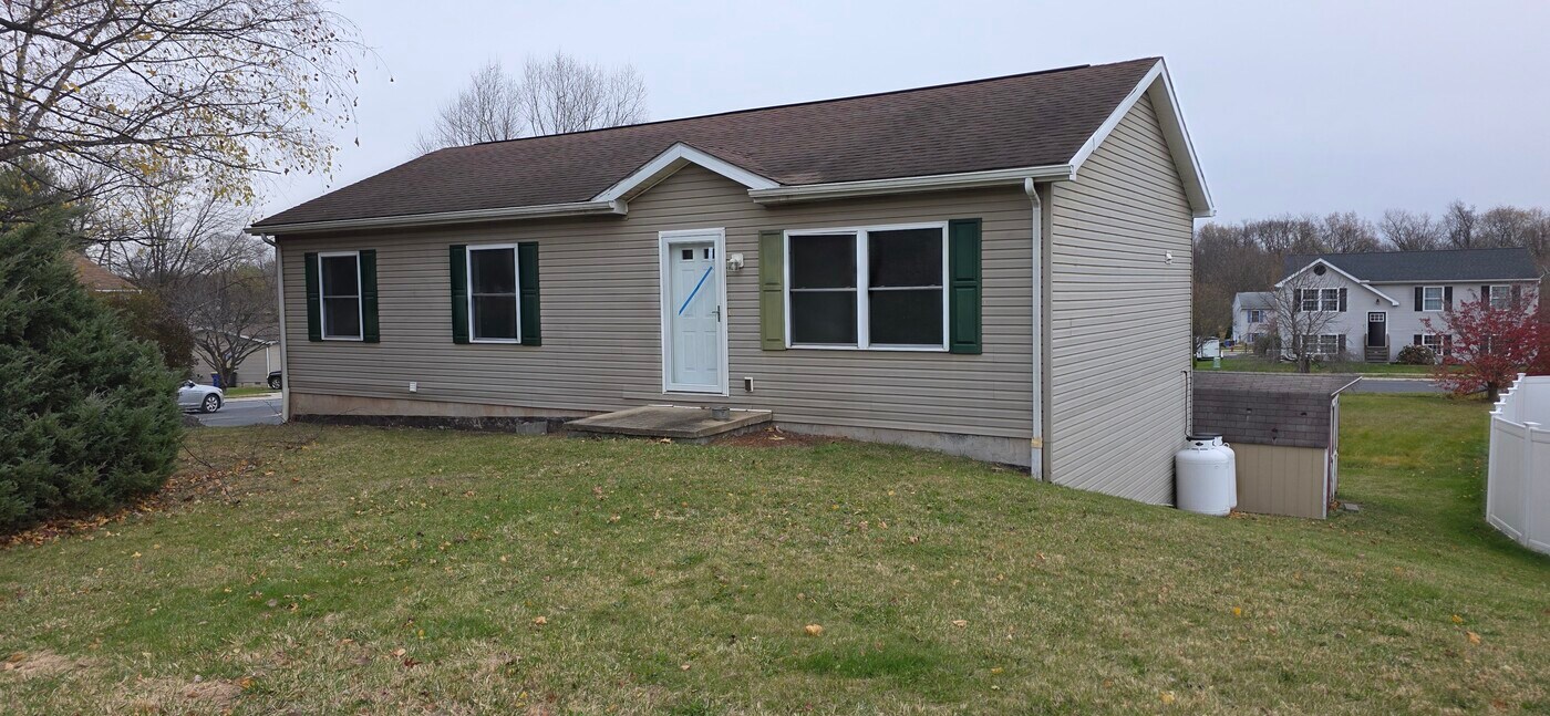 10 Susquehanna Dr in York Haven, PA - Building Photo