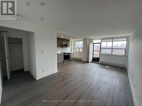 135 Tyndall Ave in Toronto, ON - Building Photo - Building Photo