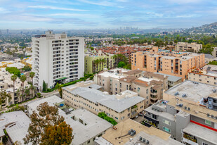 7249 Franklin Ave in Los Angeles, CA - Foto de edificio - Building Photo