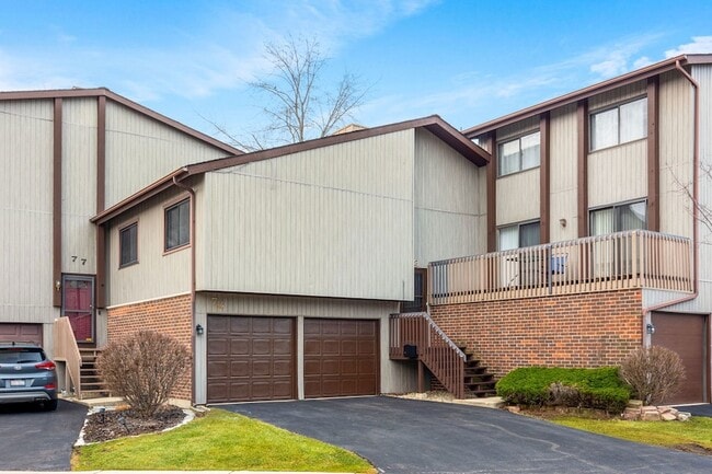 73 Century Dr in Roselle, IL - Building Photo - Building Photo