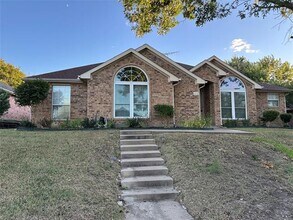 554 Valley View Dr in Lewisville, TX - Building Photo - Building Photo