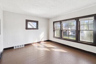 1524 E 204th St-Unit -Unit 2 - Up in Euclid, OH - Building Photo - Building Photo