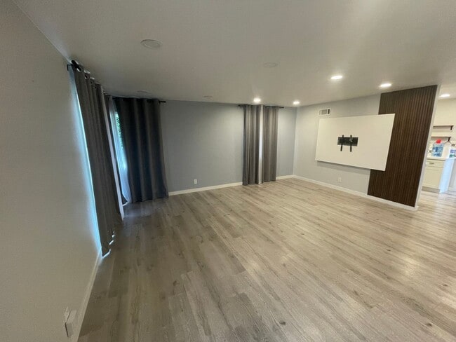 25026 Willimet Way in Hayward, CA - Foto de edificio - Building Photo
