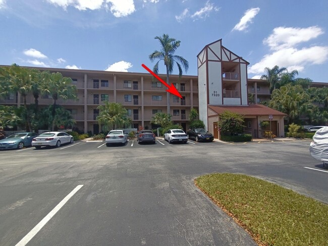 7320 Amberly Ln in Delray Beach, FL - Foto de edificio - Building Photo