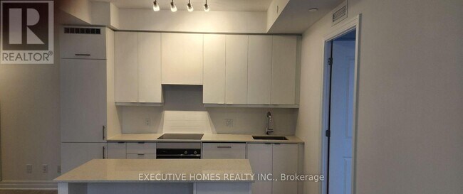 30 Elm Dr W in Mississauga, ON - Building Photo - Building Photo