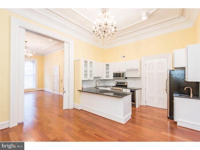 2129 Walnut St in Philadelphia, PA - Building Photo - Building Photo