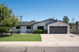 2503 S Bonarden Ln in Tempe, AZ - Building Photo