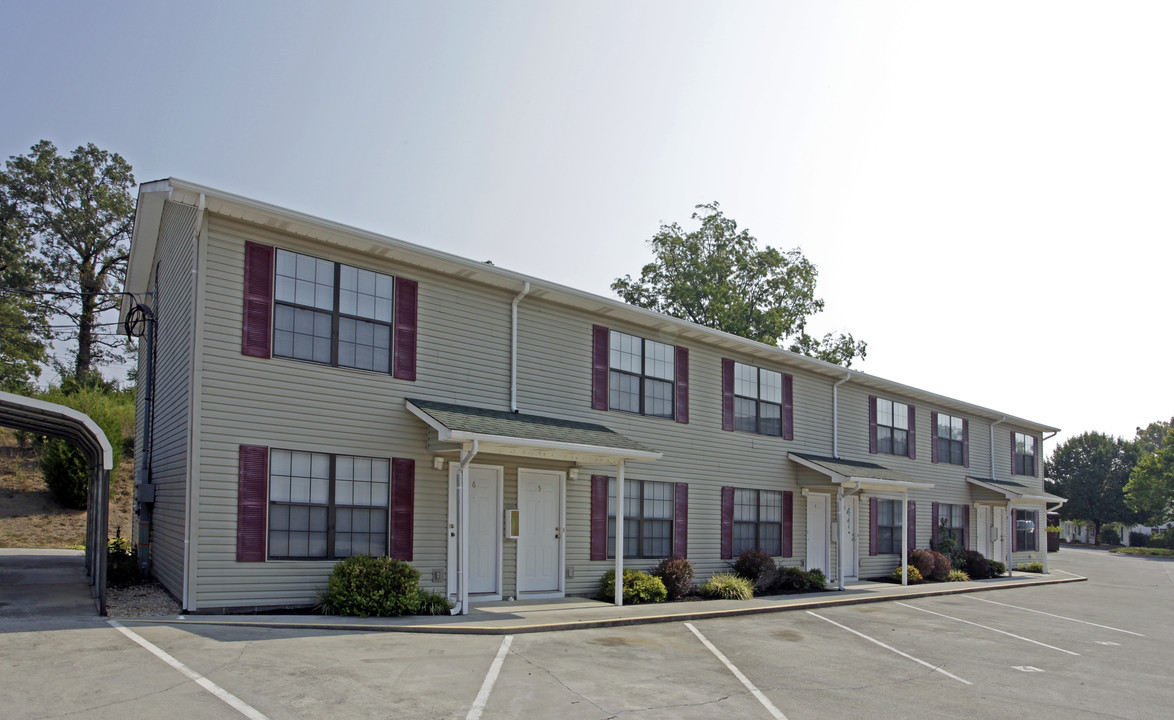 Oak Cluster Apartments in Sevierville, TN - Building Photo