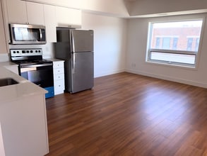 1 Wellington St in Brantford, ON - Building Photo - Building Photo