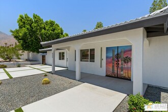 522 W Santa Catalina Rd in Palm Springs, CA - Building Photo - Building Photo