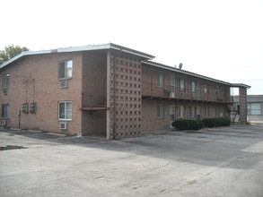 Geraldine Apartments in St. Ann, MO - Foto de edificio - Building Photo