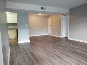 1600 Sharon Rd W in Charlotte, NC - Building Photo - Building Photo