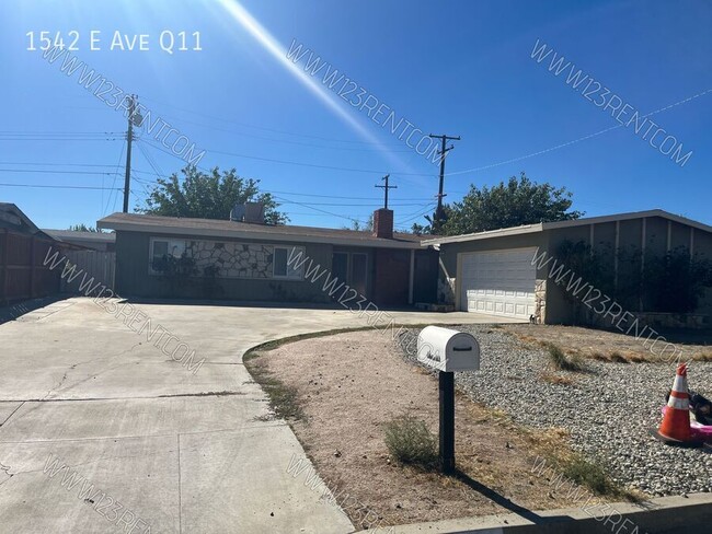 1542 E Ave Q11