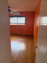 1227 E 1st St, Unit 2F in Long Beach, CA - Building Photo - Building Photo