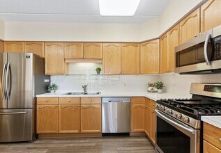 455 W Front St in Wheaton, IL - Building Photo - Building Photo