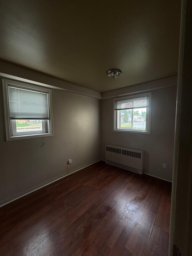 409 College Ave E in Regina, SK - Building Photo - Building Photo