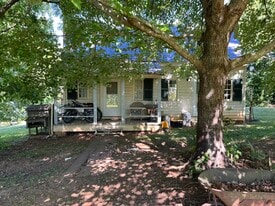 1115 Bracketts Farm Rd in Louisa, VA - Building Photo