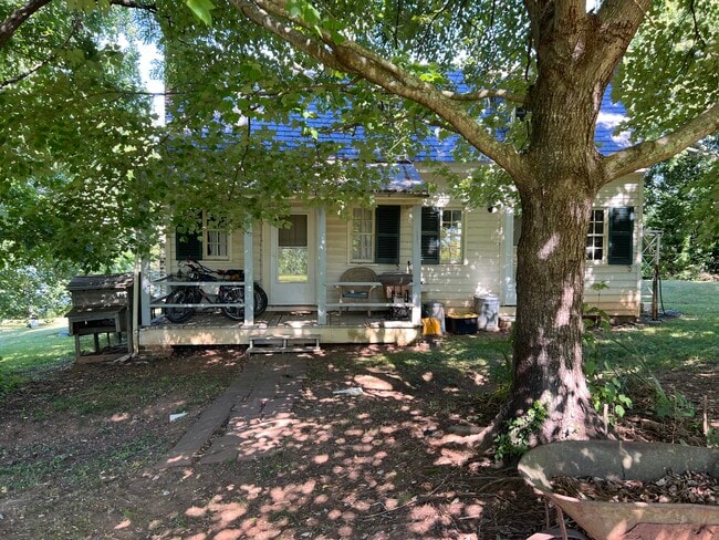 property at 1115 Bracketts Farm Rd