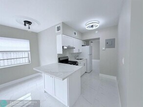 2725 Middle River Dr in Fort Lauderdale, FL - Building Photo - Building Photo