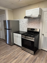 341 Lakeview Ave in Lowell, MA - Building Photo - Building Photo