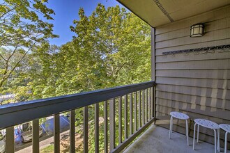 611 SW 5th Ct in Renton, WA - Foto de edificio - Building Photo