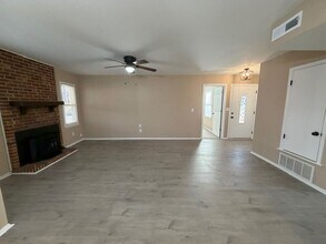 643 Woodhaven Dr in Burlington, NC - Building Photo - Building Photo