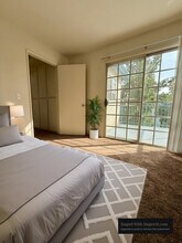 Castle Croatia in Reseda, CA - Foto de edificio - Building Photo