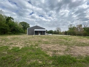 3398 Appleyard Rd in Wamego, KS - Building Photo - Building Photo