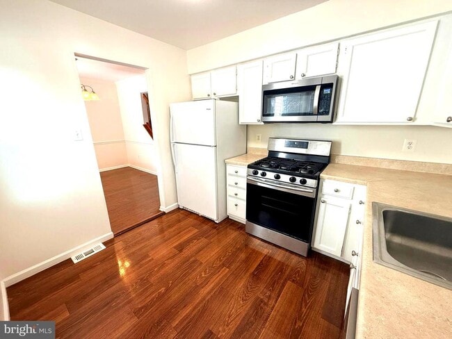 5726 Edgewater Oak Ct in Burke, VA - Building Photo - Building Photo