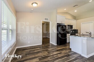 2744 NE 5th Ave in Cape Coral, FL - Foto de edificio - Building Photo