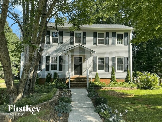 property at 7 Stoney Glen Pl