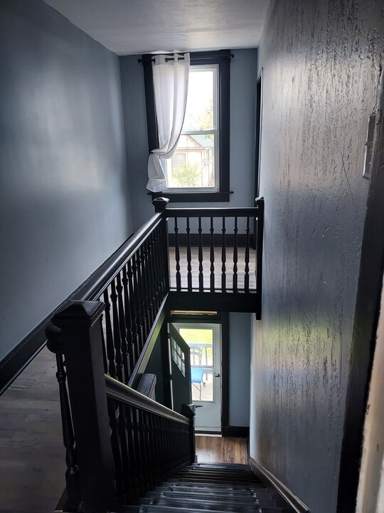 413 Locust St, Unit apartment 2 in Cincinnati, OH - Building Photo