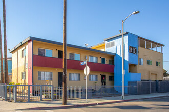 863 E Imperial Hwy in Los Angeles, CA - Foto de edificio - Primary Photo