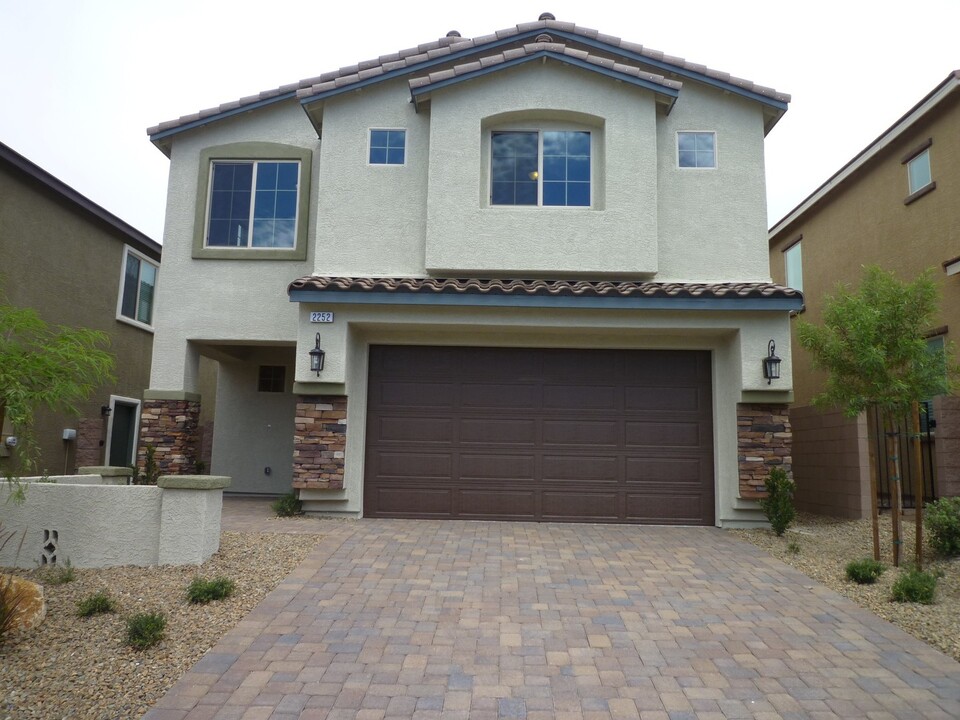 2252 Mundare Dr in Henderson, NV - Building Photo