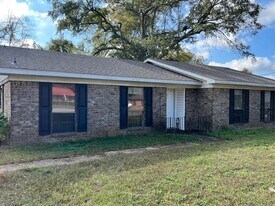 5063 Camelot Dr in Mobile, AL - Building Photo