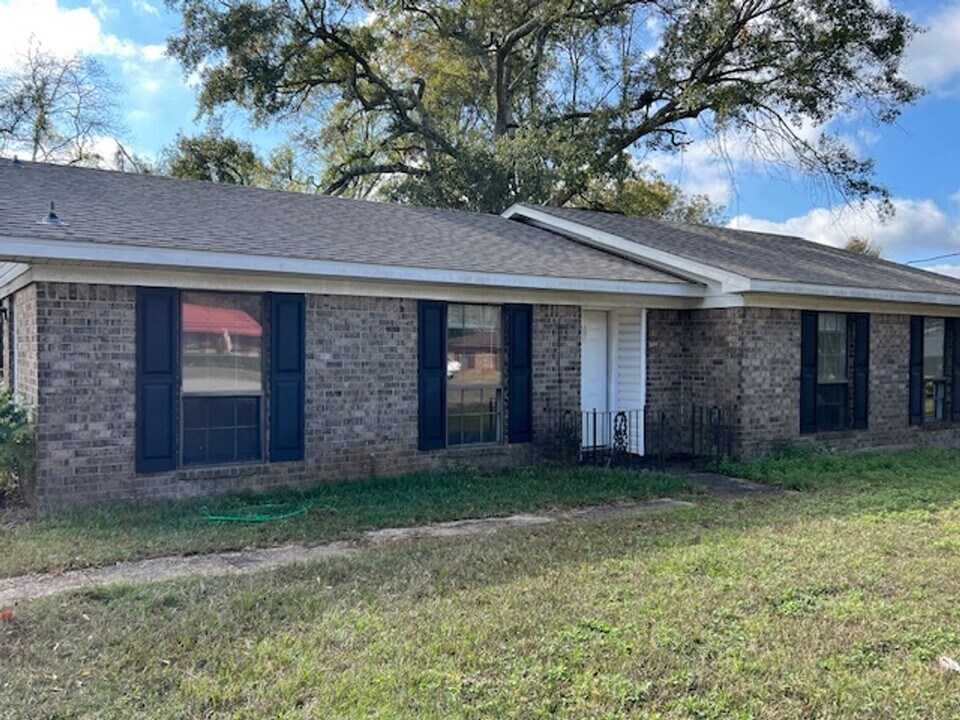 5063 Camelot Dr in Mobile, AL - Building Photo