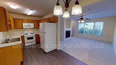 98 Rotunda Cir in Asheville, NC - Building Photo - Building Photo