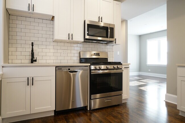 2620 N Springfield Ave in Chicago, IL - Building Photo - Building Photo