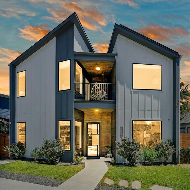 property at 1187 Oak Grove Ave