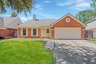 9915 Villa Verde Dr in Houston, TX - Building Photo