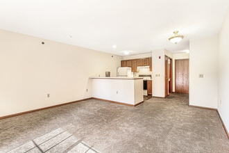 Hunter's Creek in Sun Prairie, WI - Building Photo - Building Photo