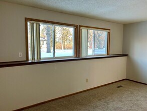10342 Lever St NE in Circle Pines, MN - Building Photo - Building Photo