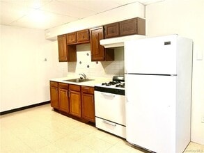 58 Cottage St in Middletown, NY - Building Photo - Building Photo