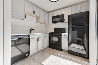 40 S Victoria Ln in Streamwood, IL - Building Photo - Building Photo