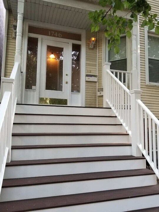 1746 W Nelson St, Unit 1746 W Nelson Apt #1 in Chicago, IL - Building Photo